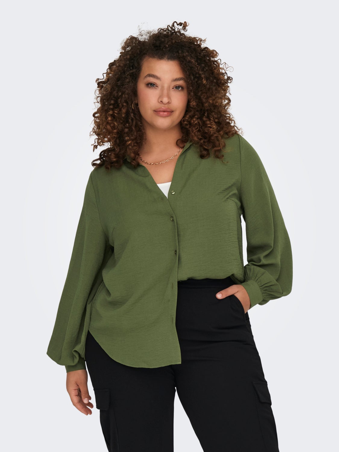 Curvy shirt with balloon sleeves