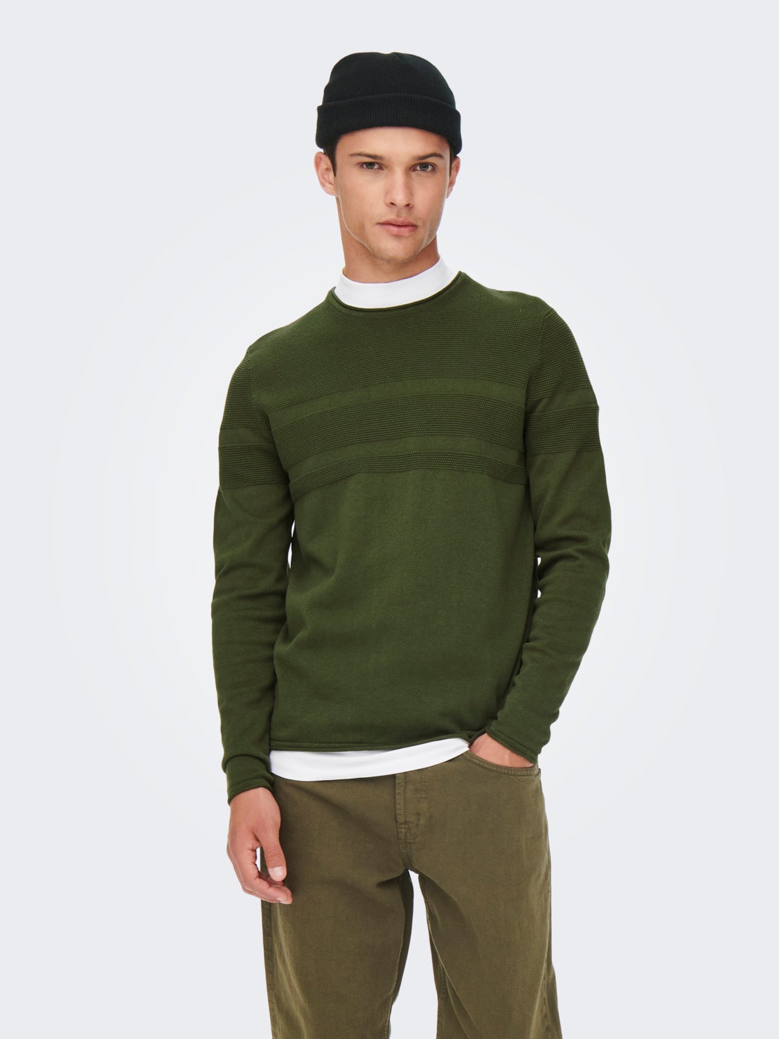 Solid color knitted pullover