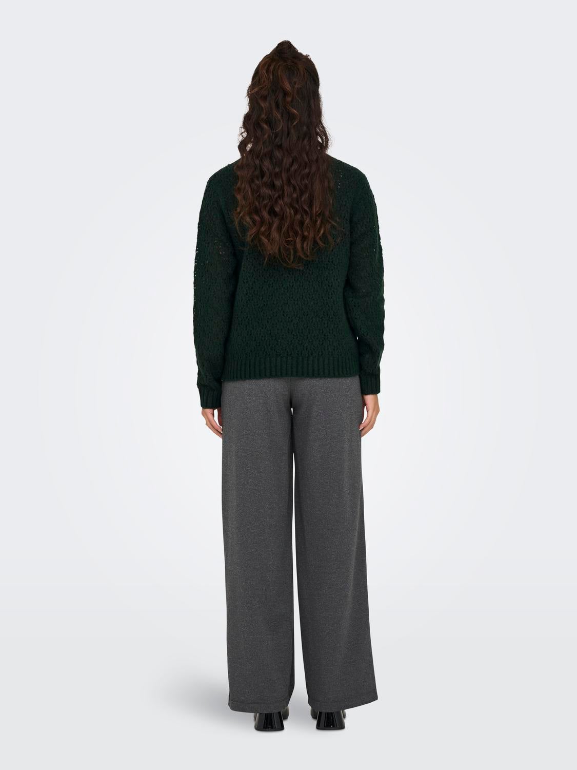 O-neck knit with lace