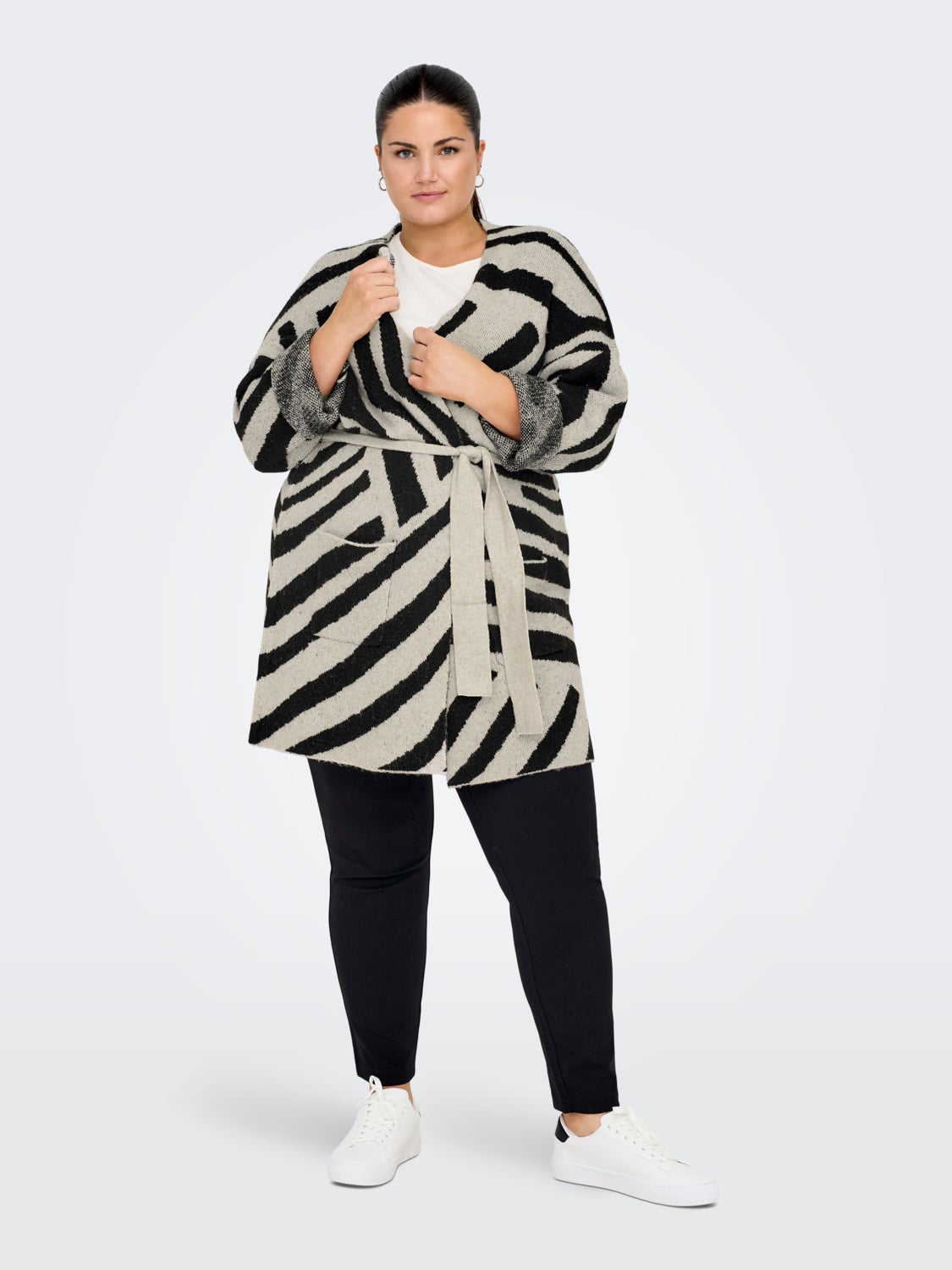 Curvy v-neck cardigan