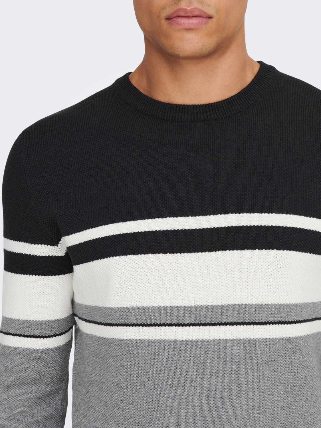 O-neck knitted pullover