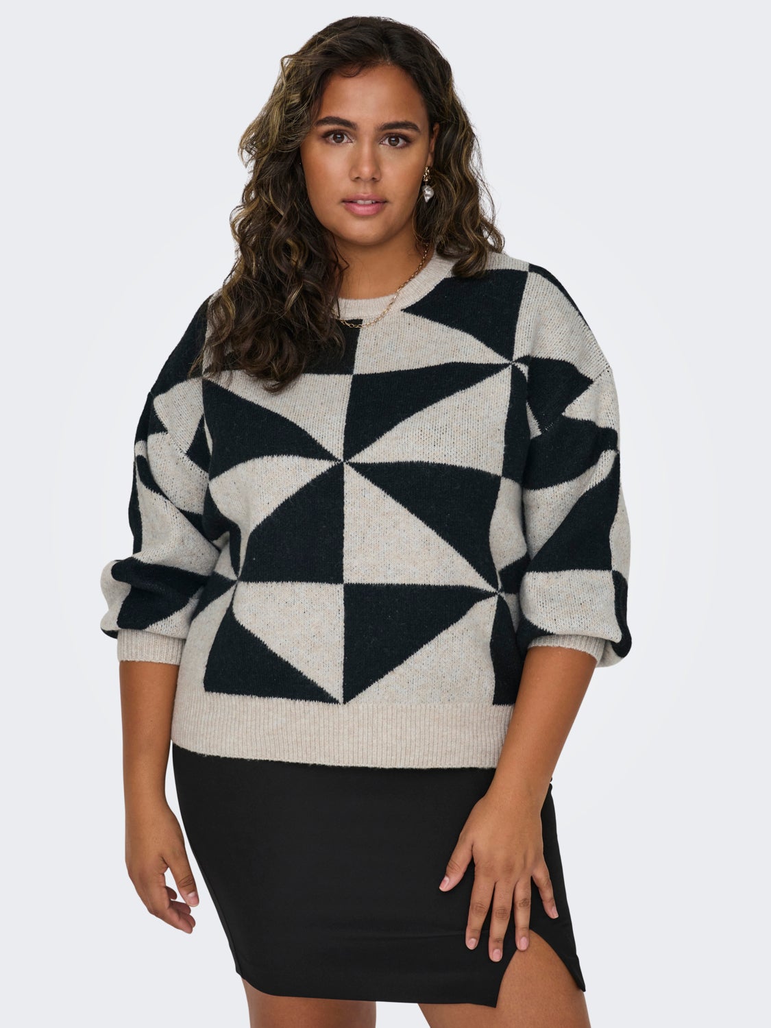 Curvy o-neck knitted pullover