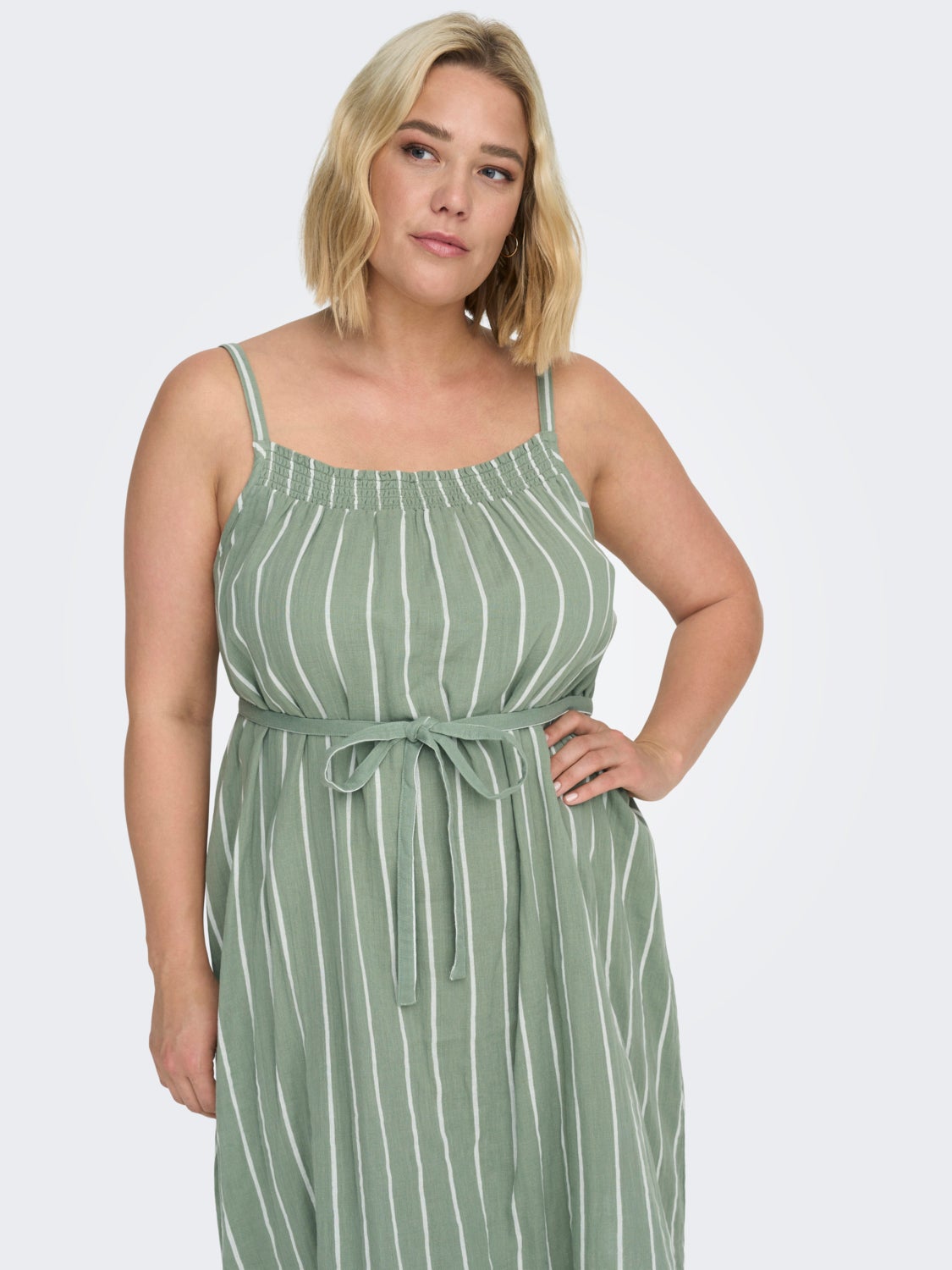 Curvy sleeveless cotton dress