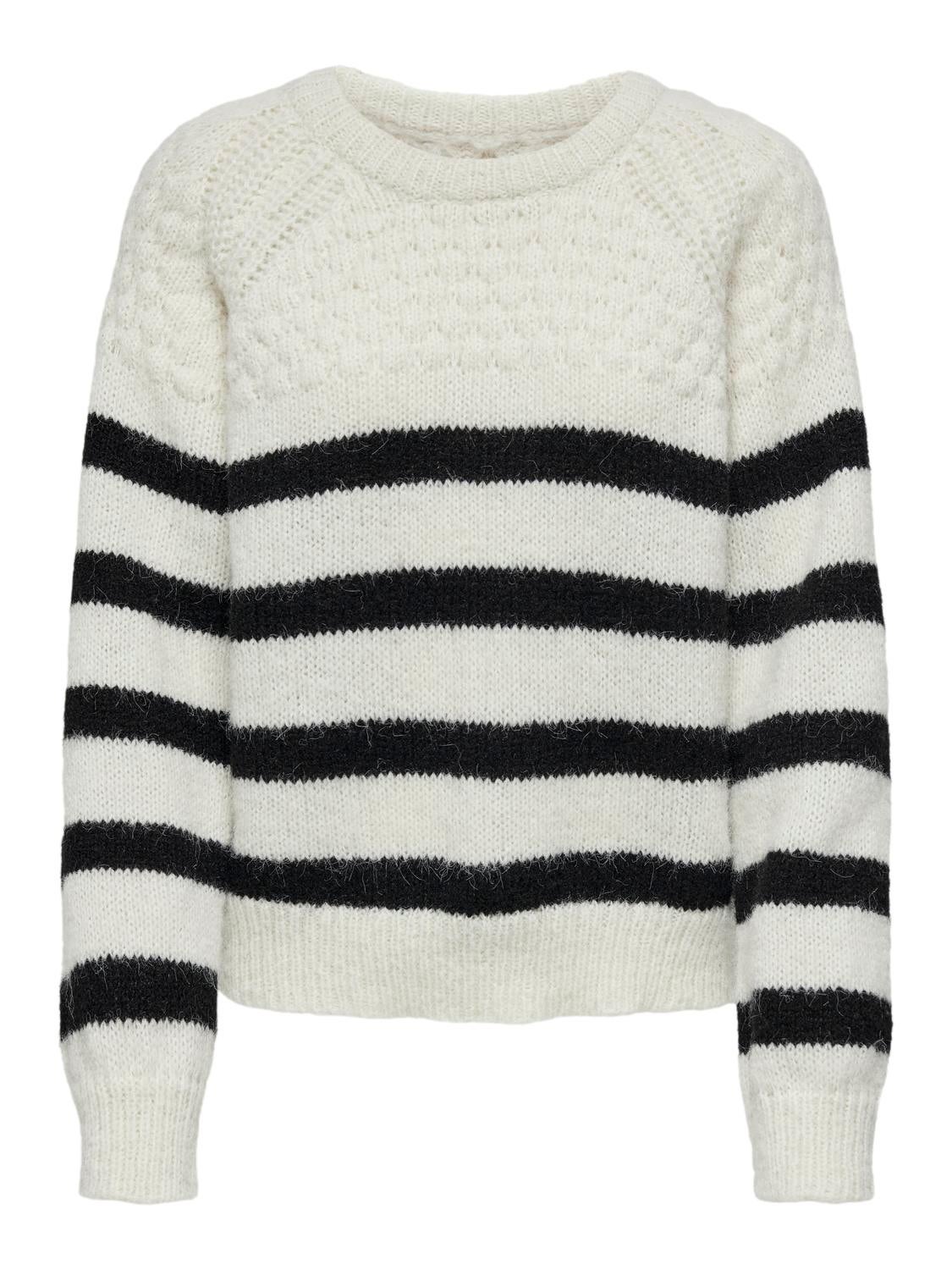 O-neck knitted pullover