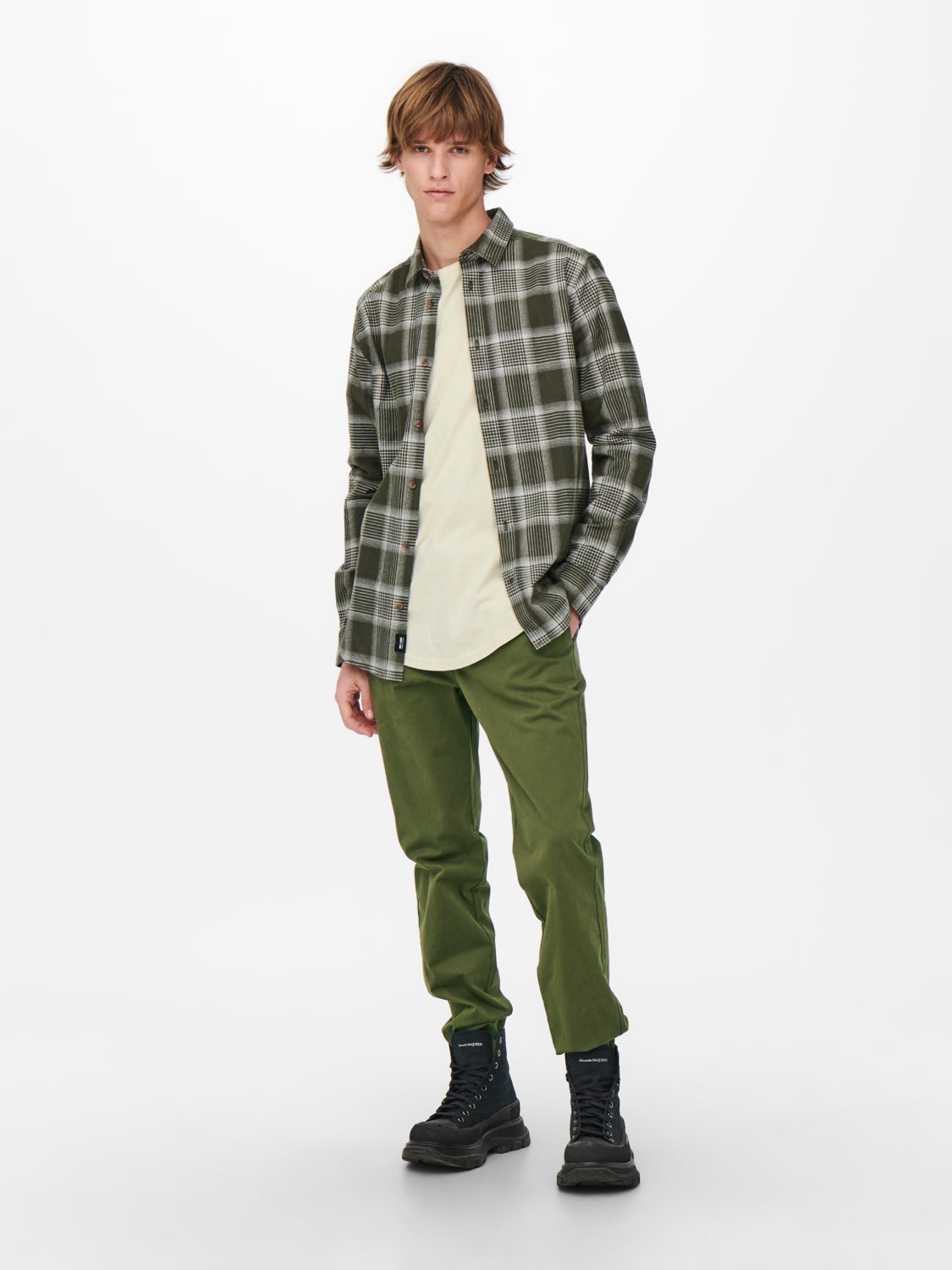 Tapered fit trousers