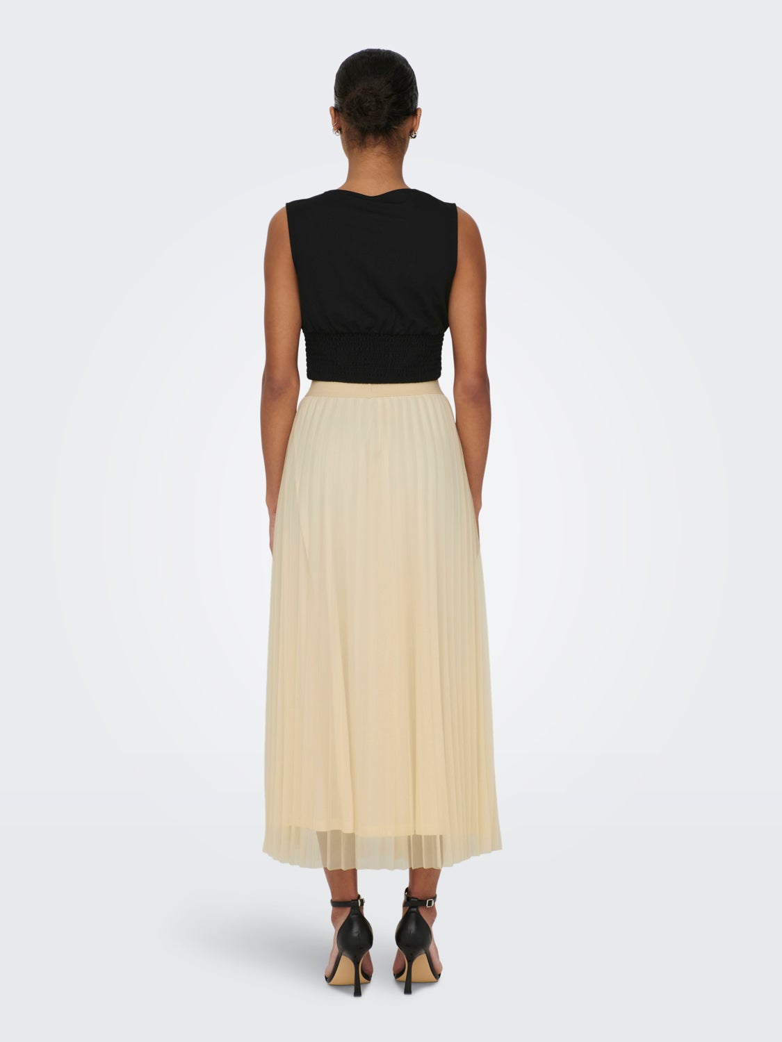 Cropped Fit V-Neck Top