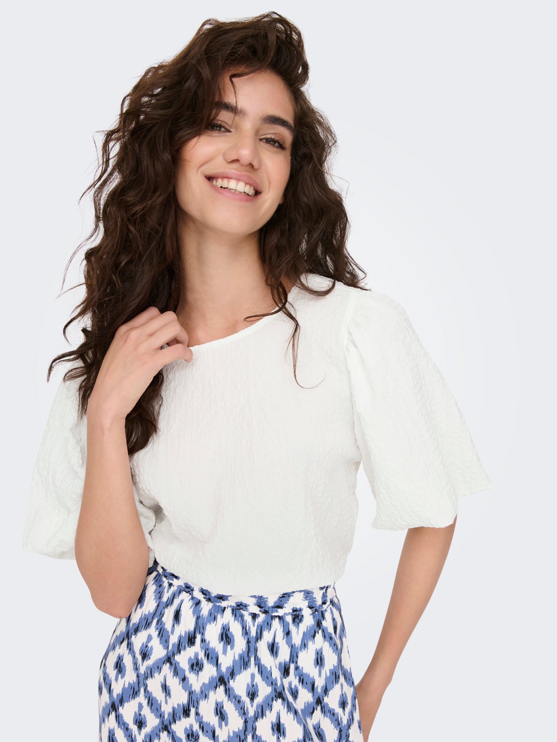 O-neck top with balloon sleeves