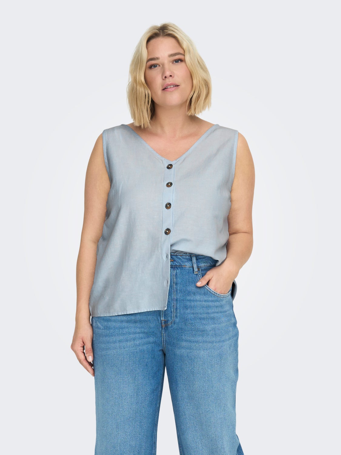 Curvy v-neck linen top