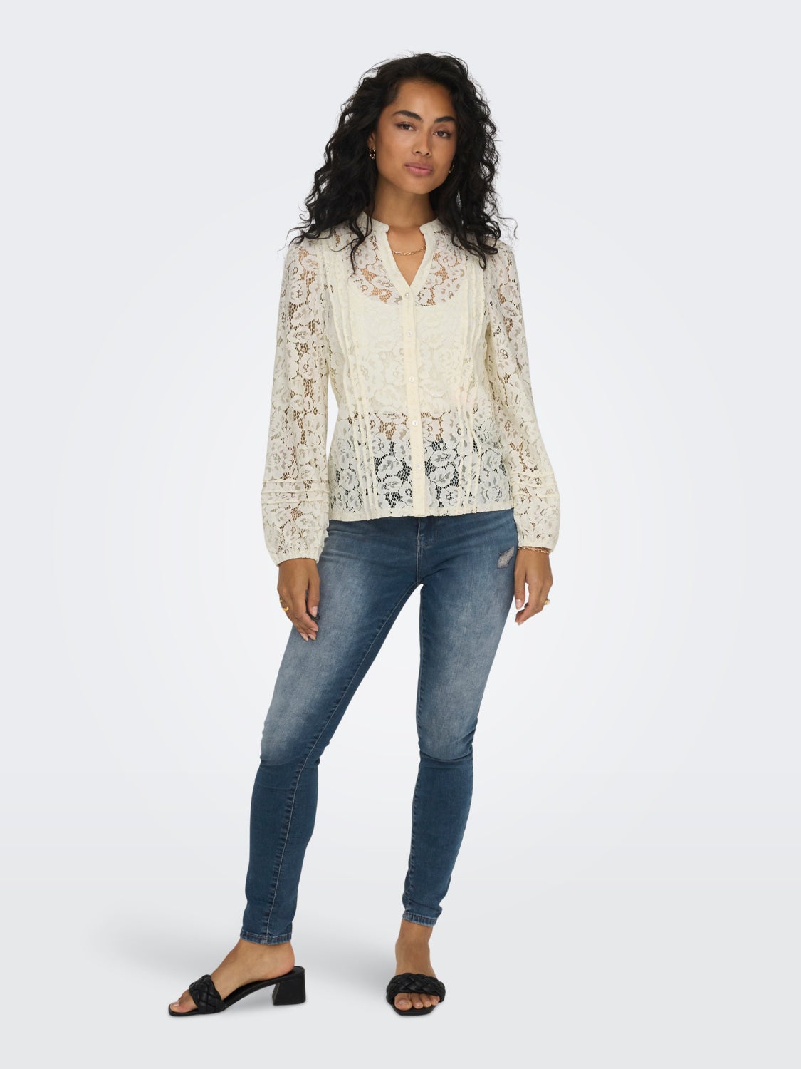 V-neck shirt with lace