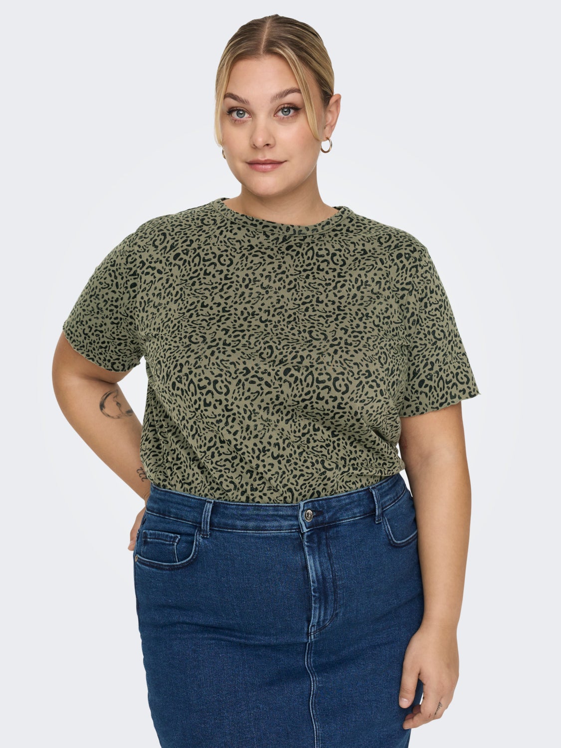 Curvy patterned T-shirt