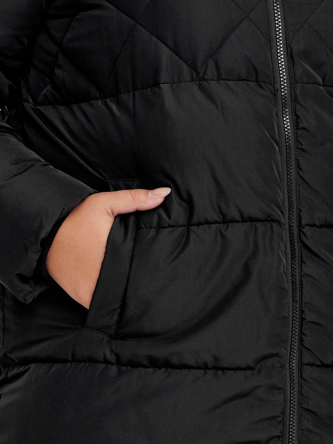 Curvy quilted hood Coat