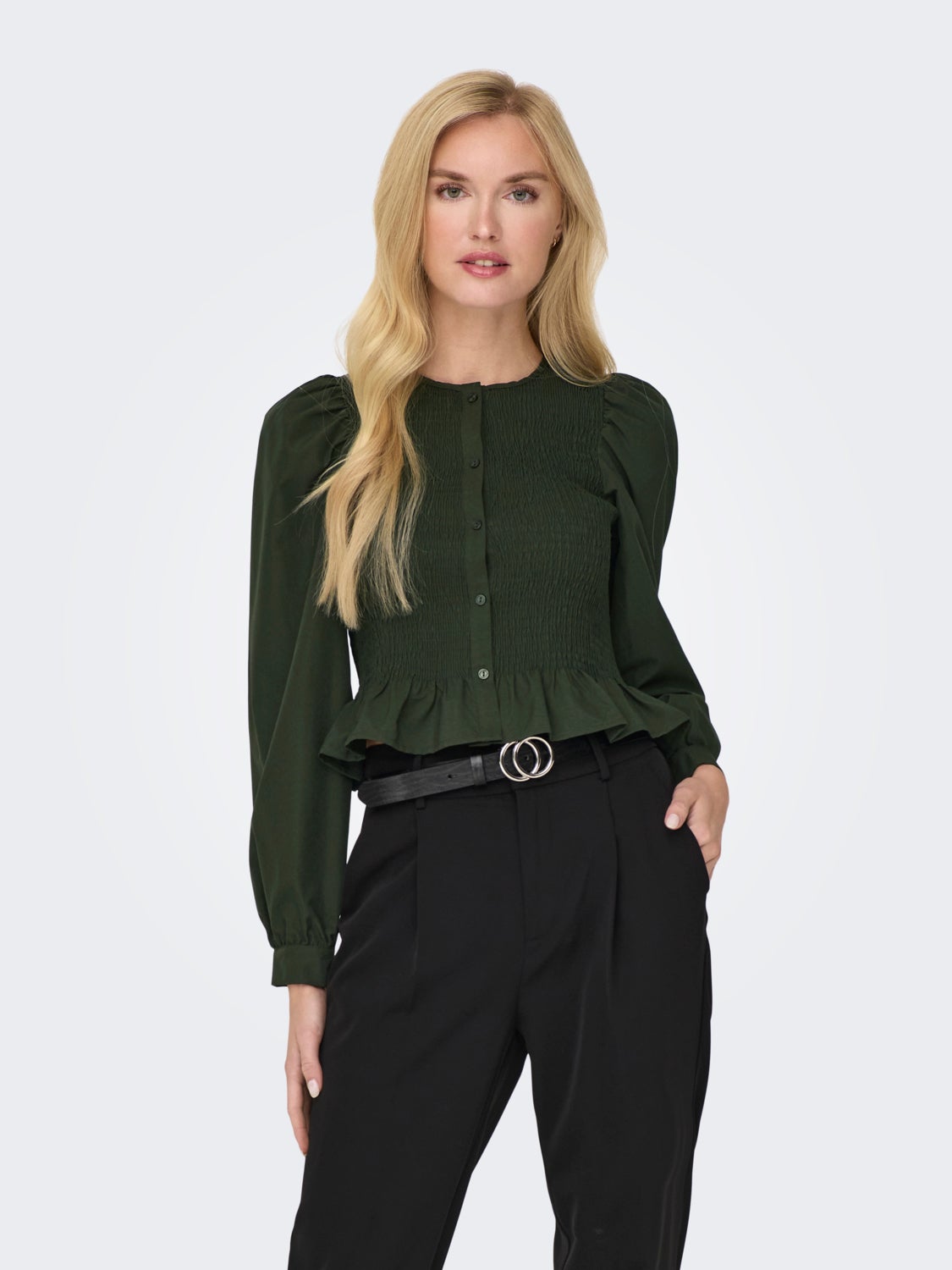 Short shirt with long sleeves