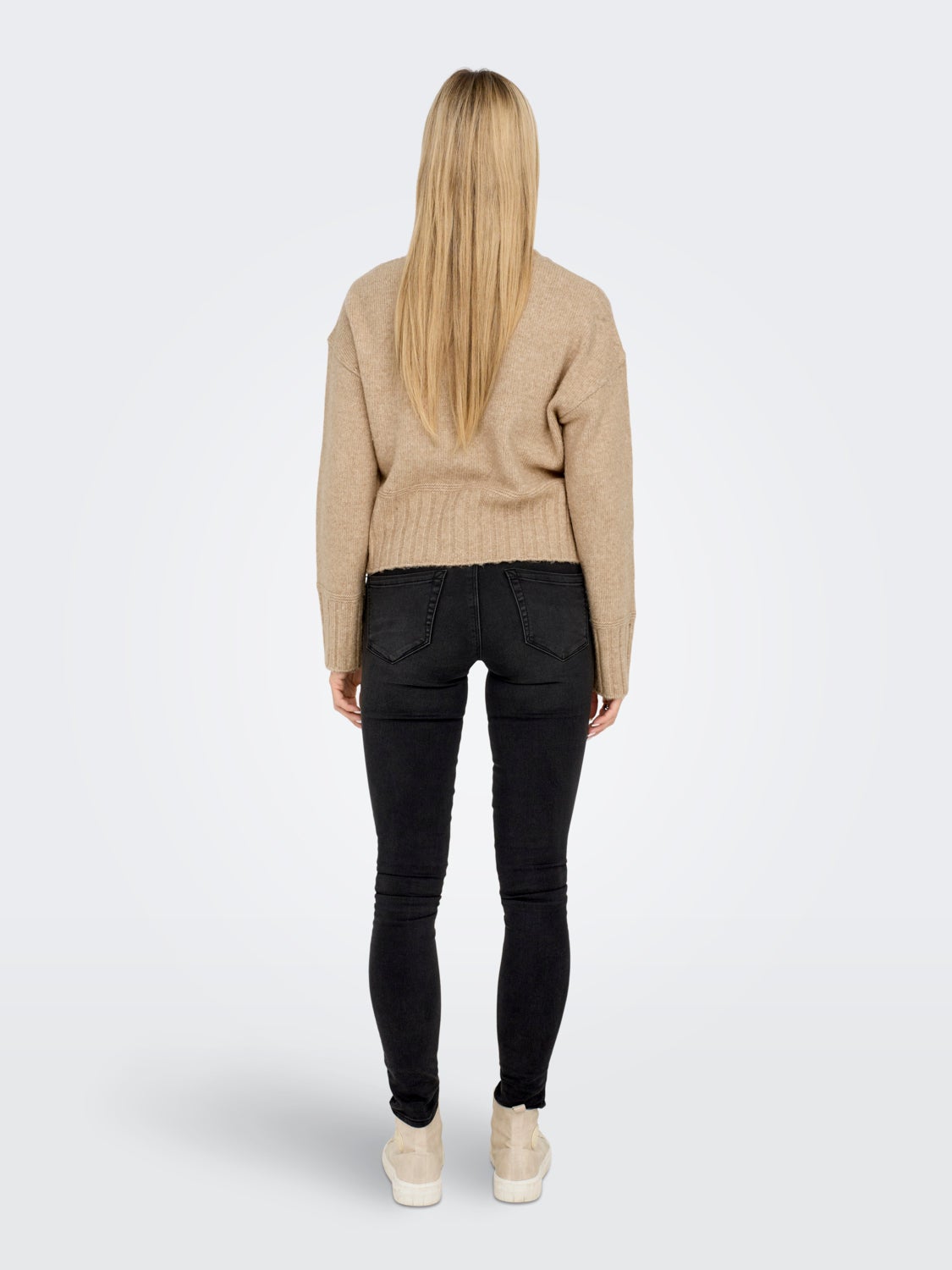 O-neck knitted pullover