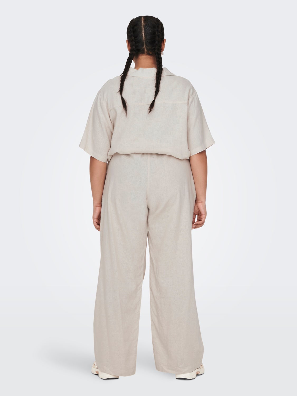 Curvy linen trousers