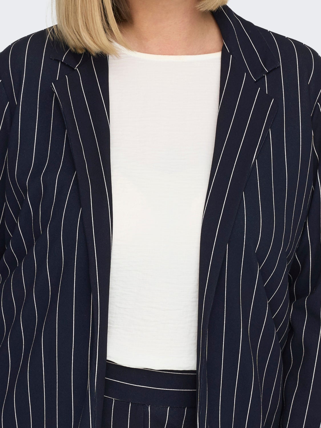 Curvy striped blazer