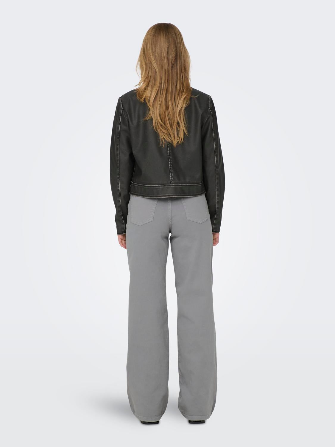 Short jacket with zip