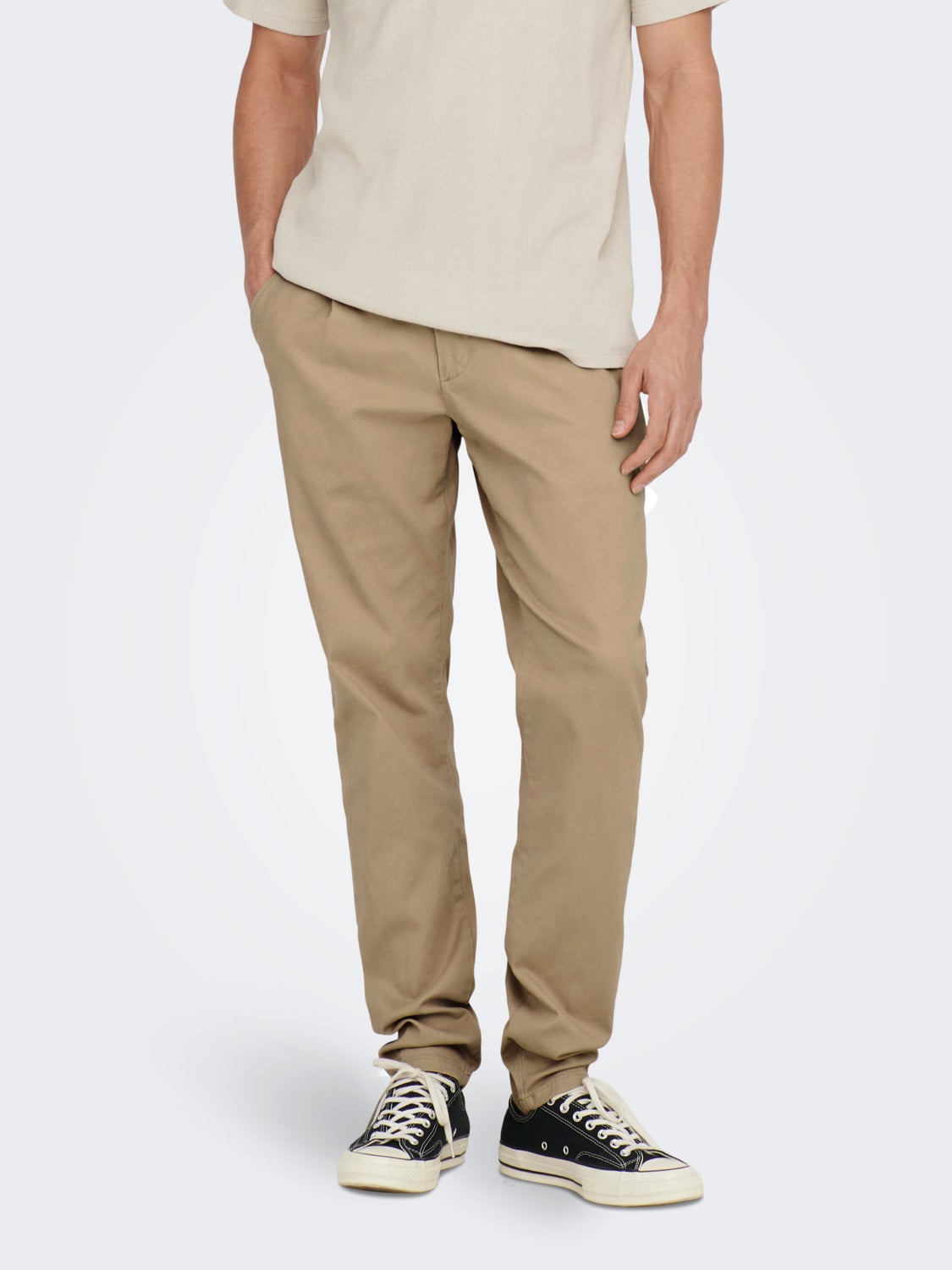 Tapered fit trousers