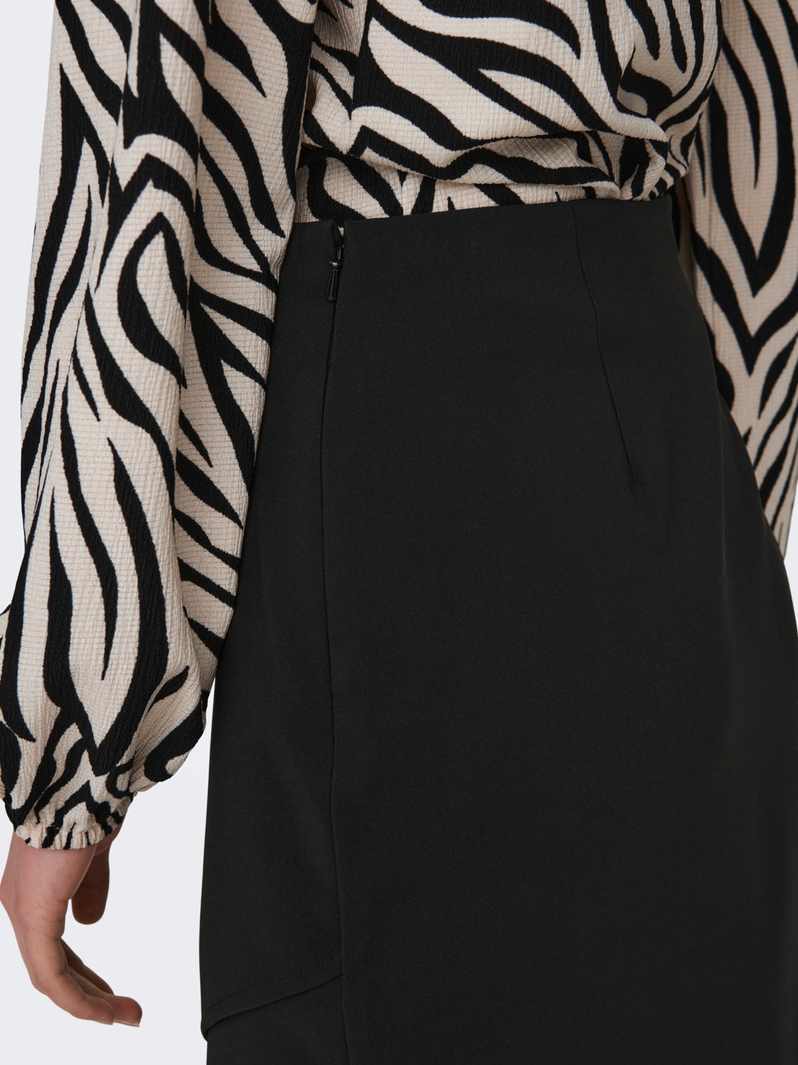 Mid waist Mini skirt