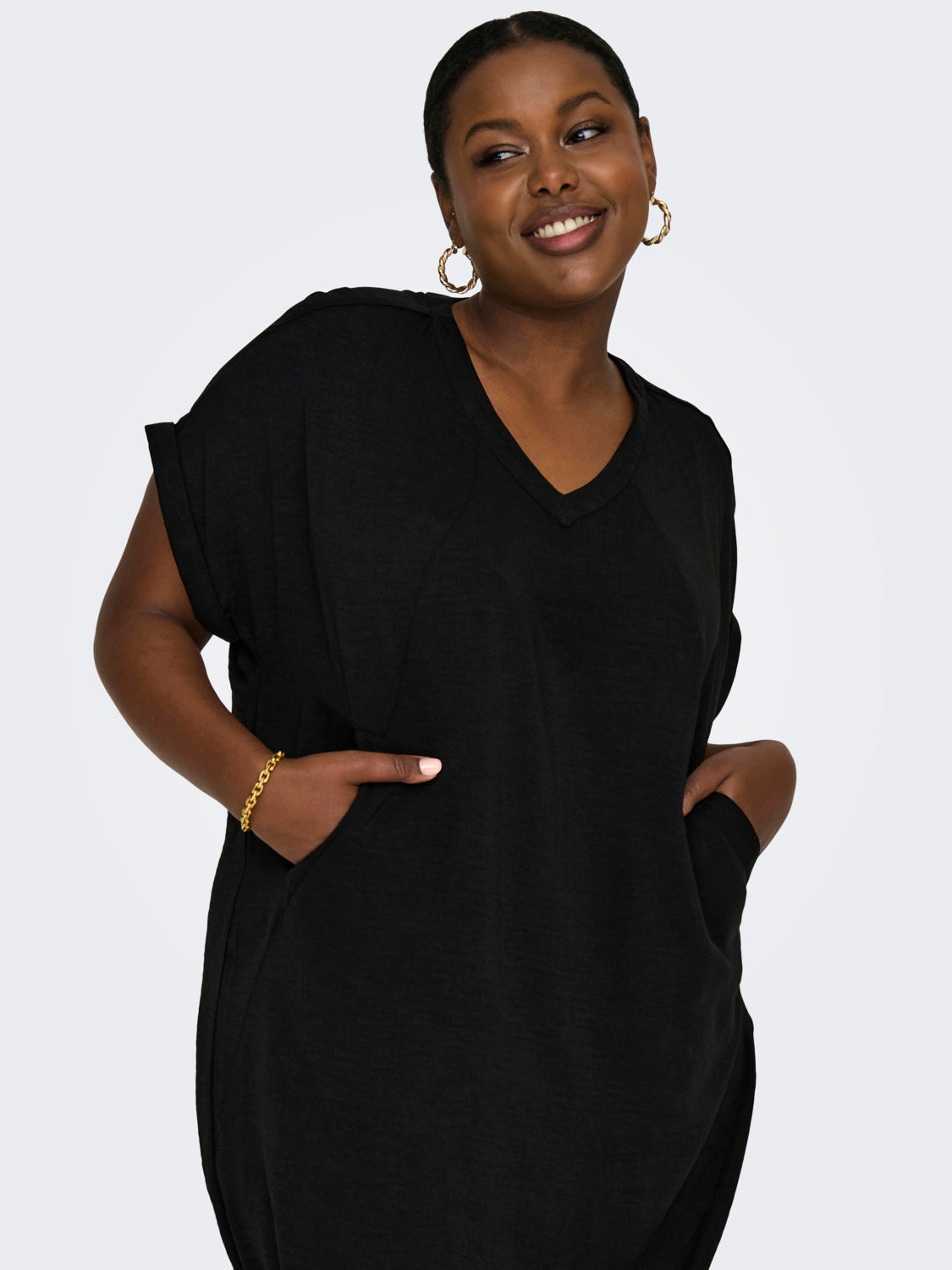 Curvy mini v-neck dress