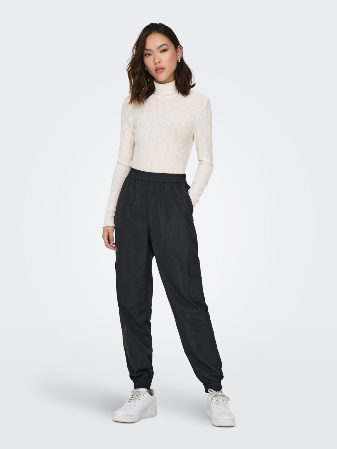 Cargo trousers with mid waist