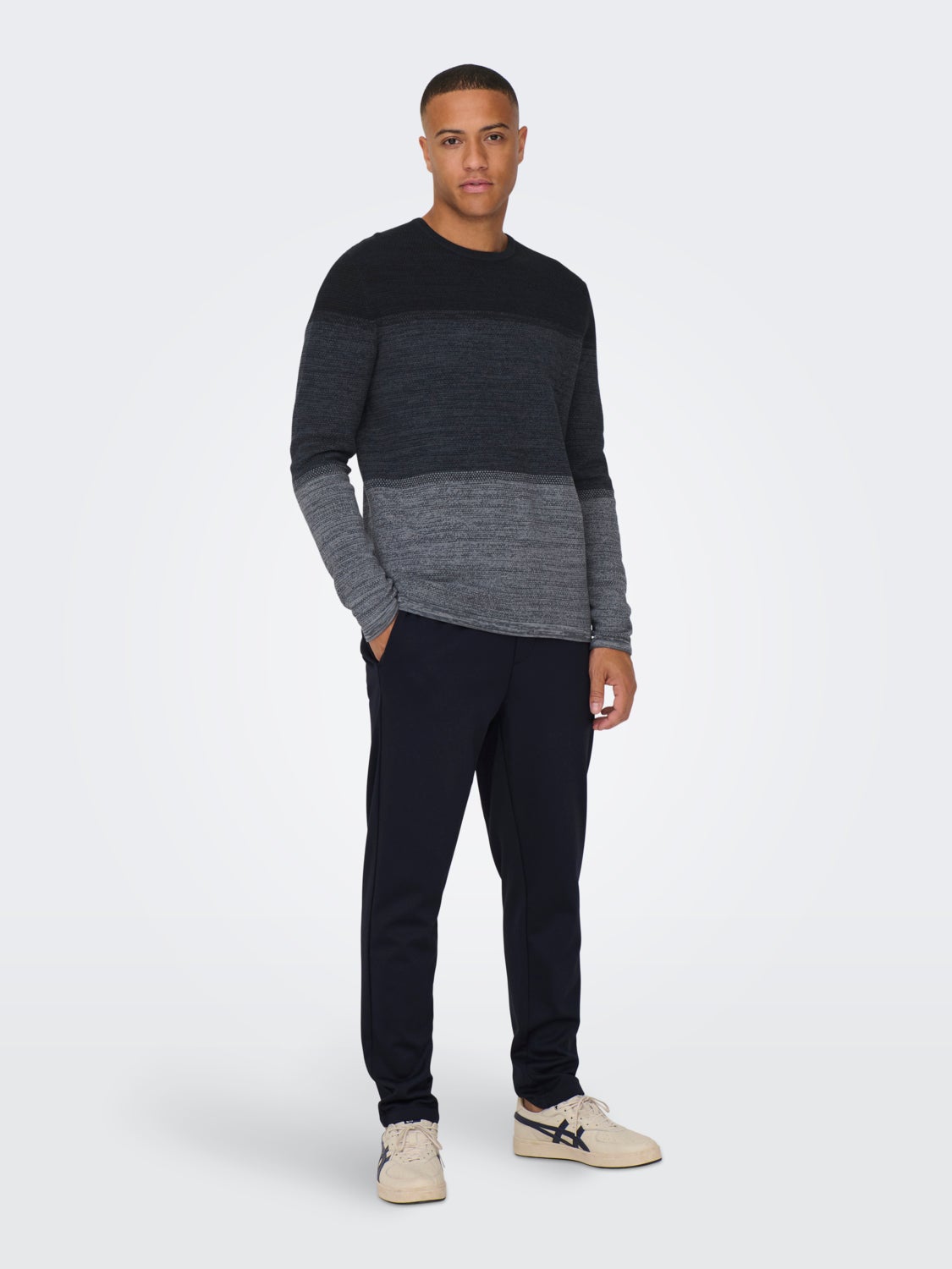 Knitted pullover crew neck