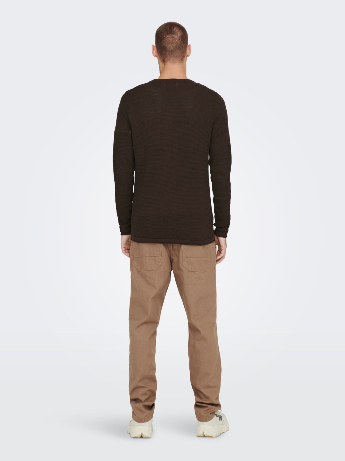 Knitted pullover crew neck