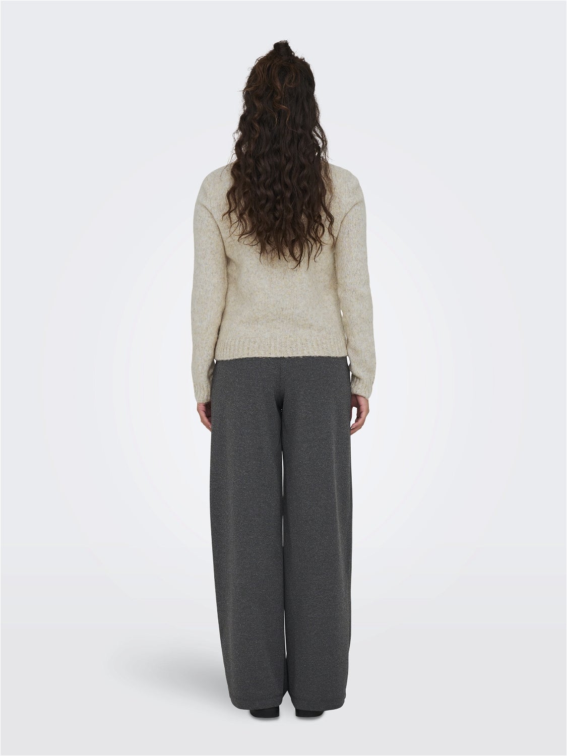 O-neck knitted pullover