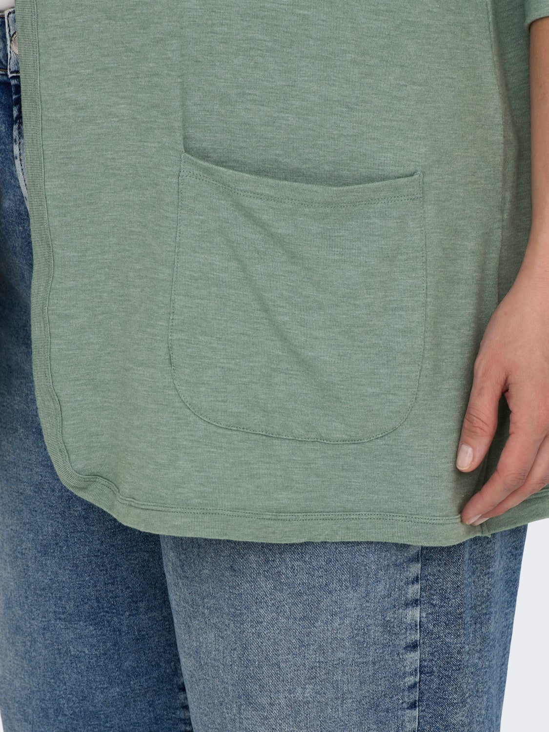 Curvy cardigan with pockets