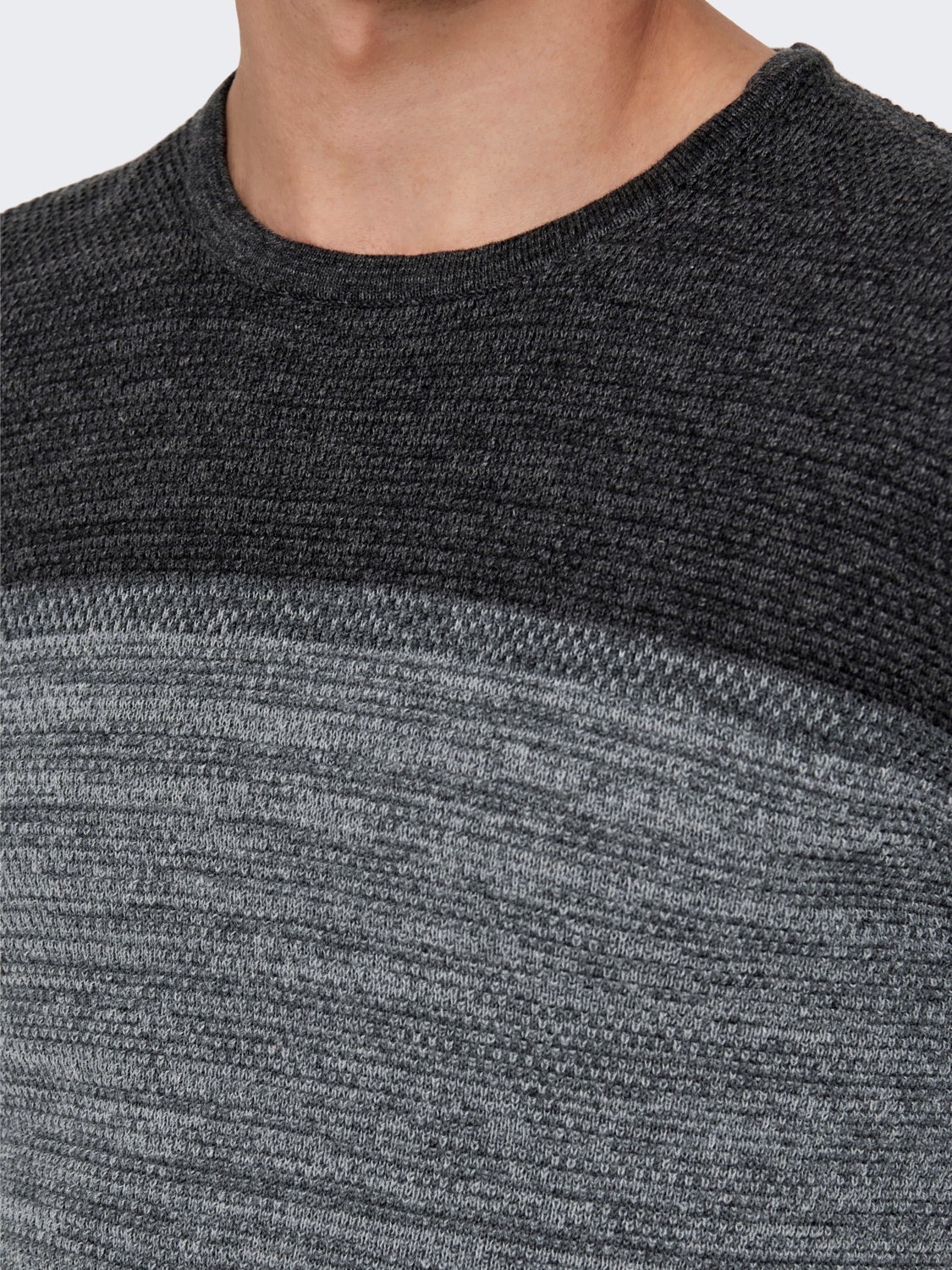Knitted pullover crew neck