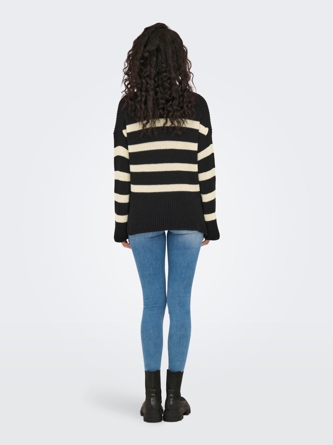 High neck knitted pullover