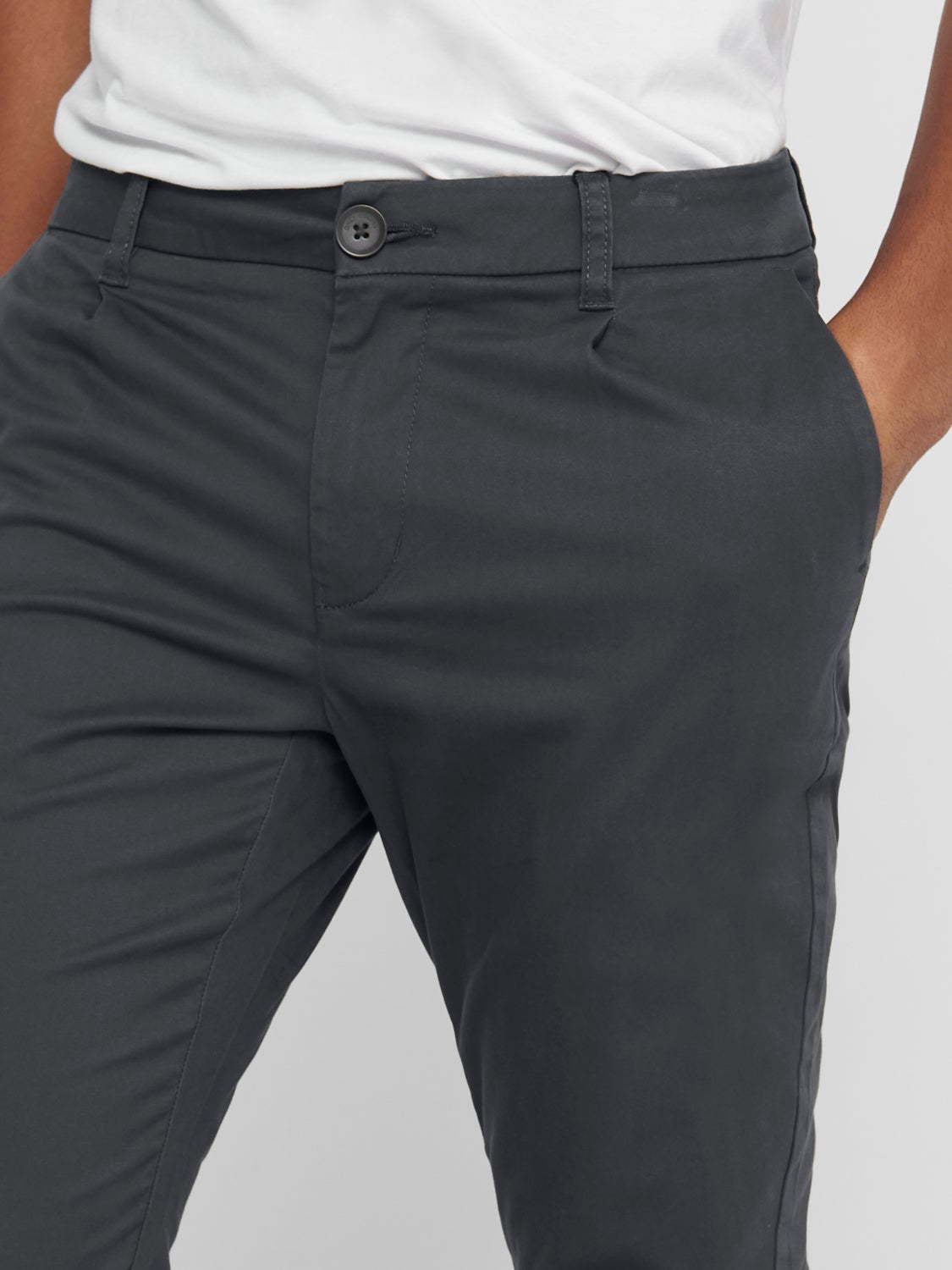 Tapered fit trousers
