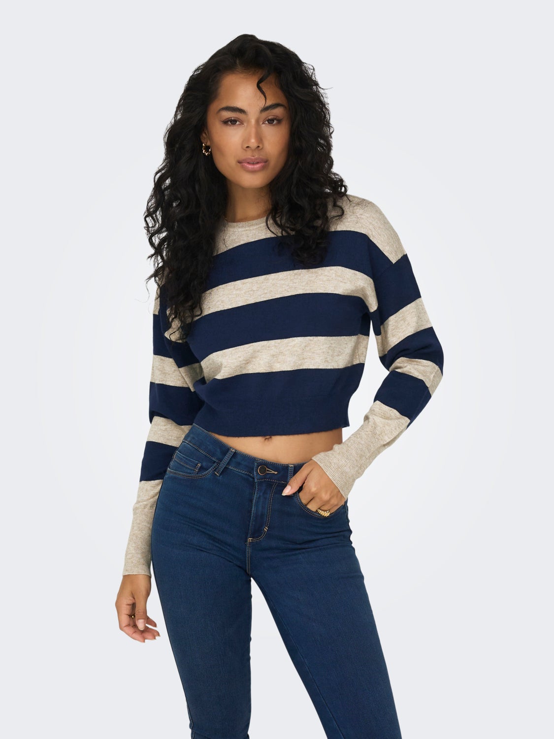 cropped o-neck shirt with stripes