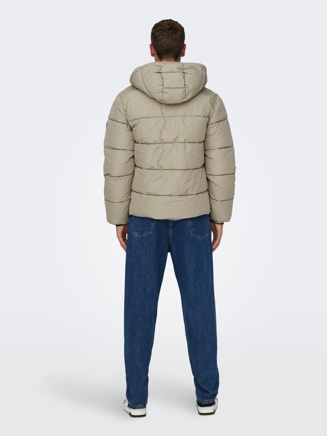 jacket with hood and string regulation