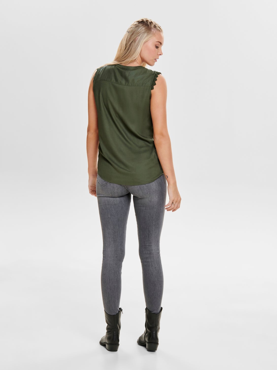 Detailed Sleeveless Top