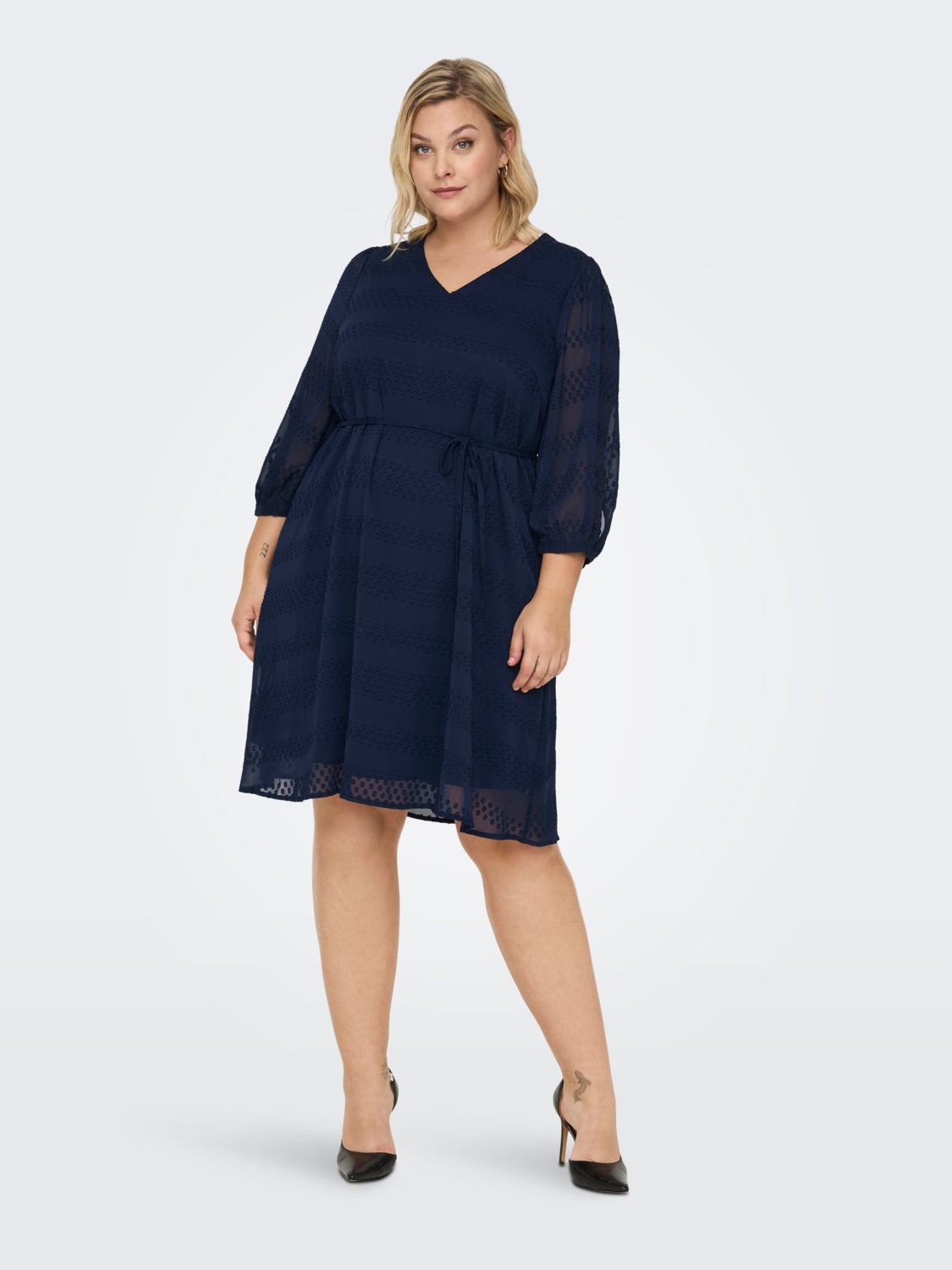 Curvy 3/4 sleeved knee Dress