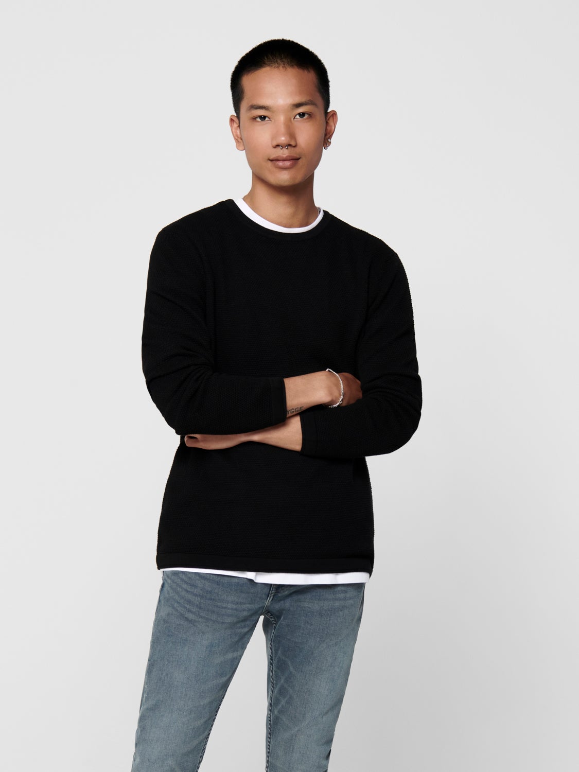 Knitted pullover crew neck