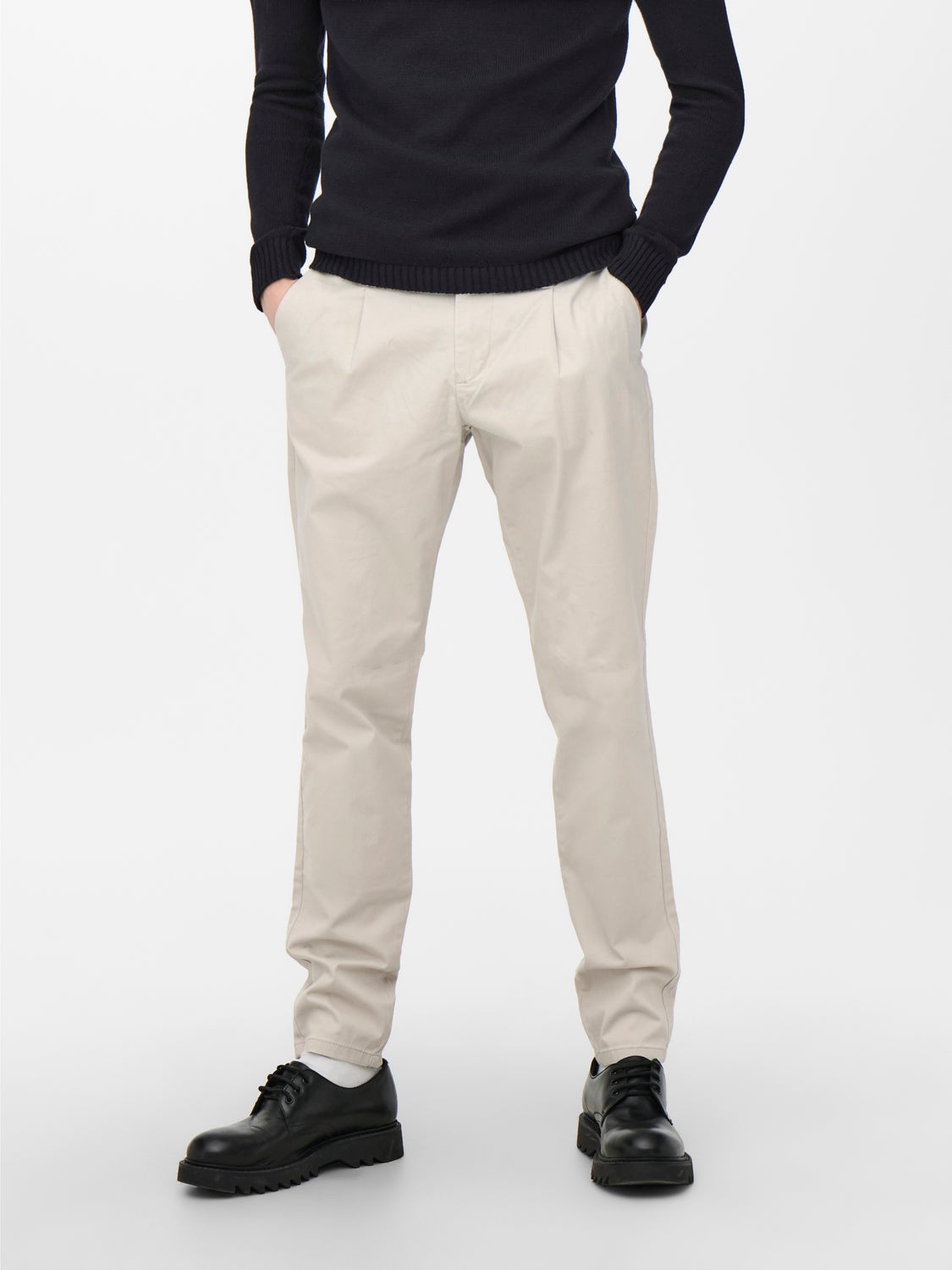 Tapered fit trousers