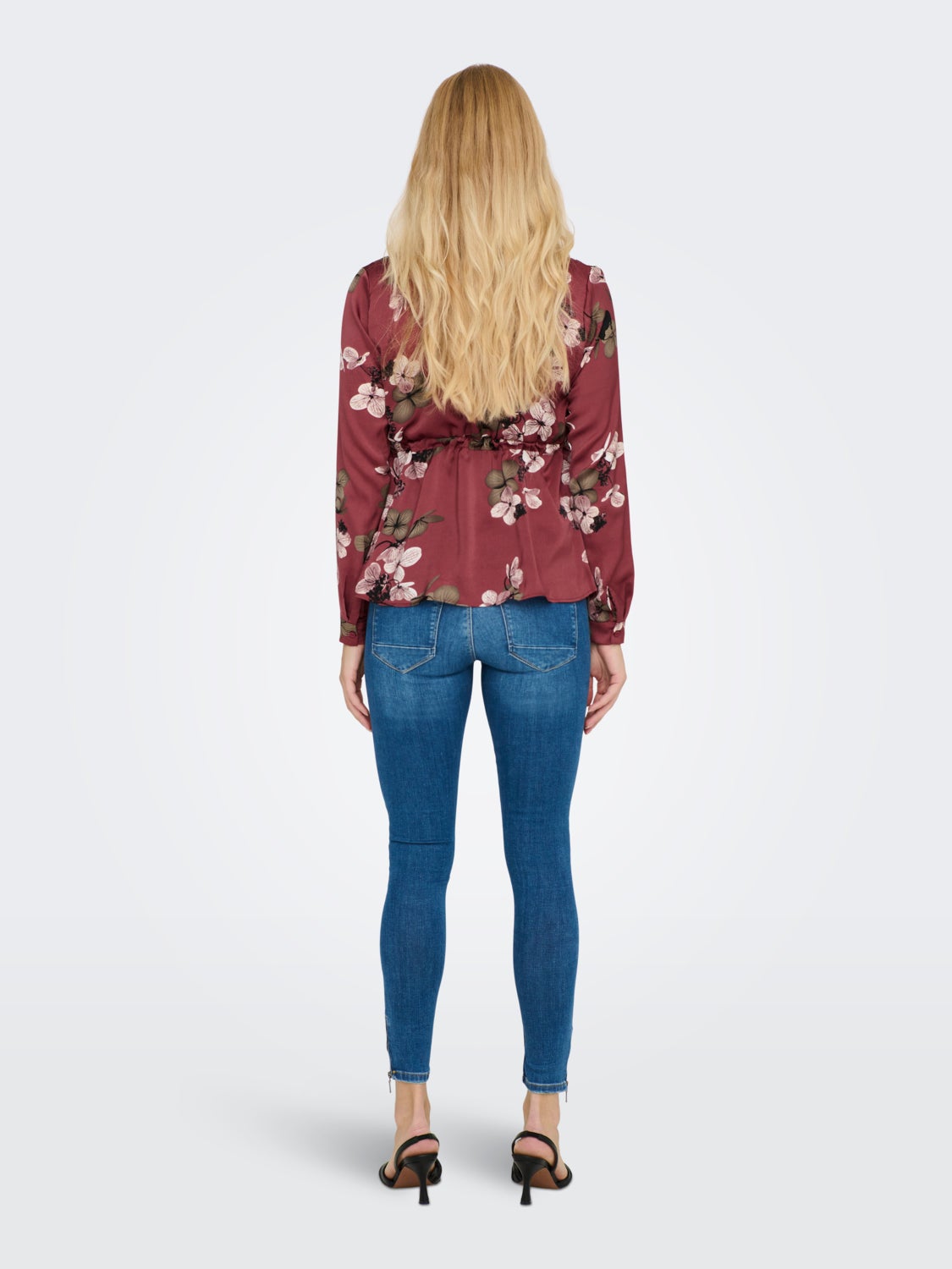 Mama 7/8 sleeved V-neck Top