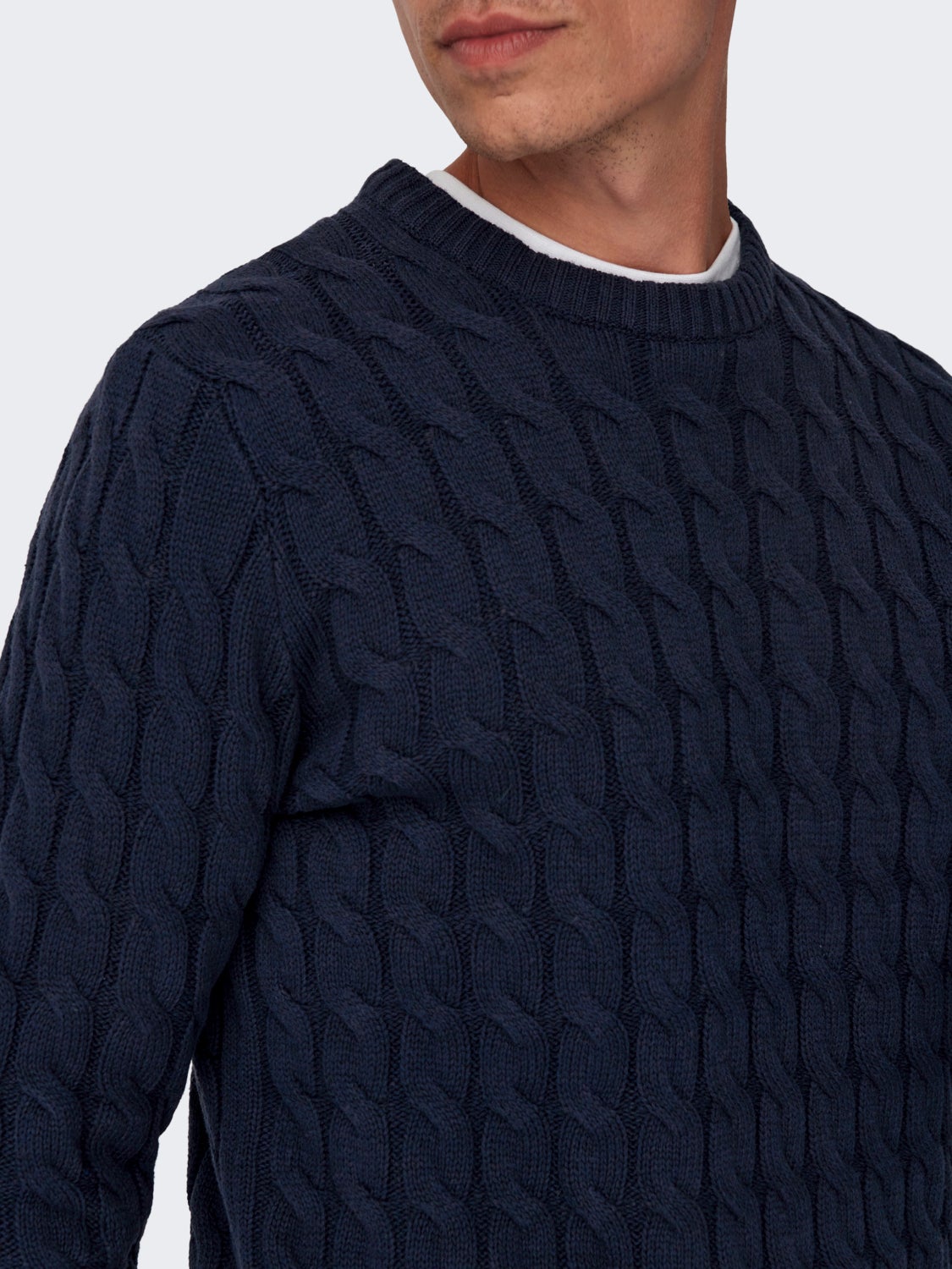 Crew neck knitted pullover