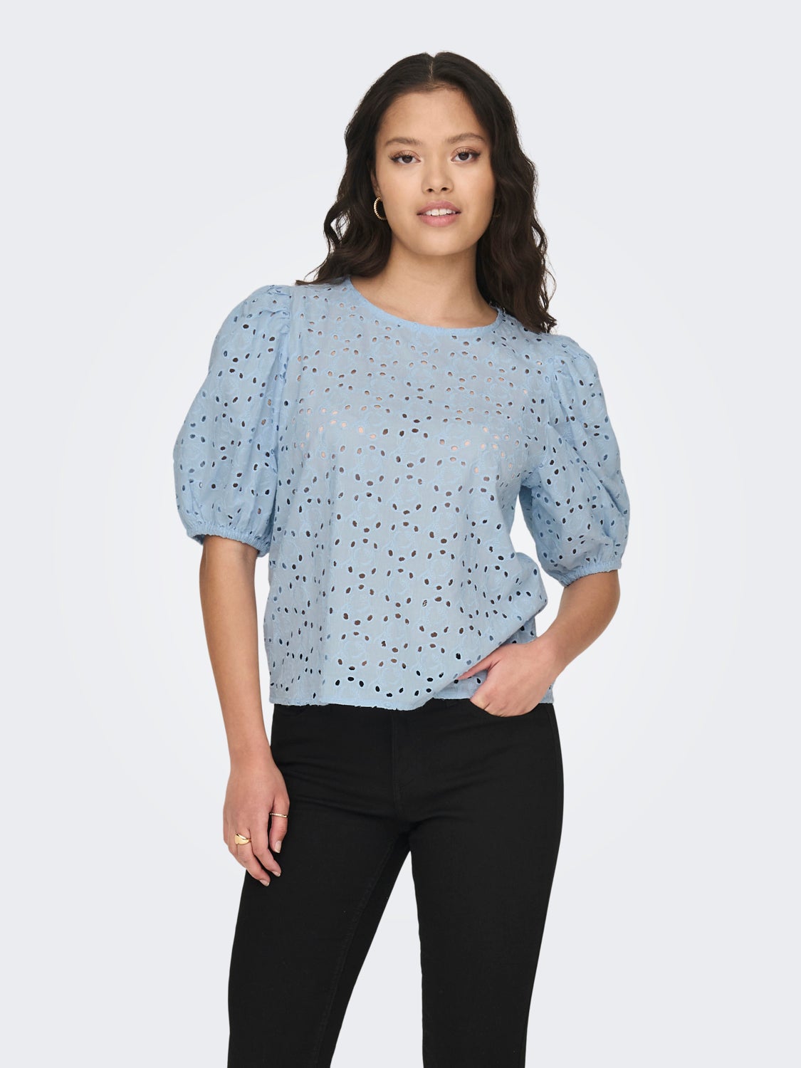 O-neck top with volume sleeves