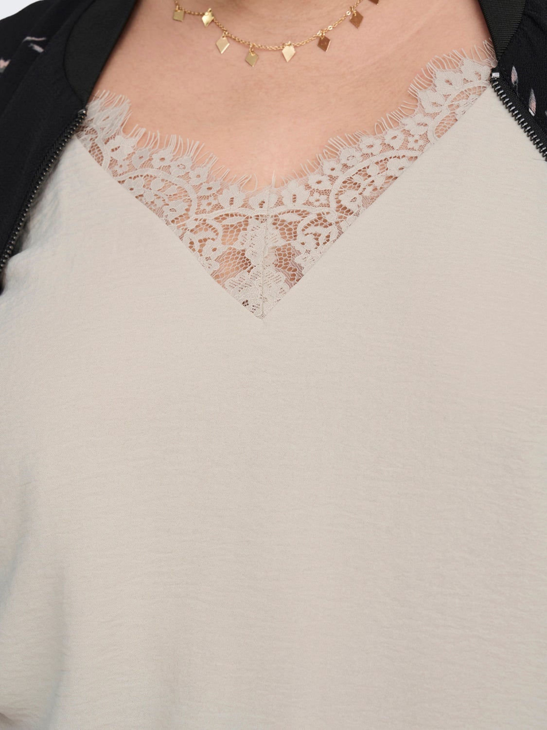 Curvy lace detailed strap top