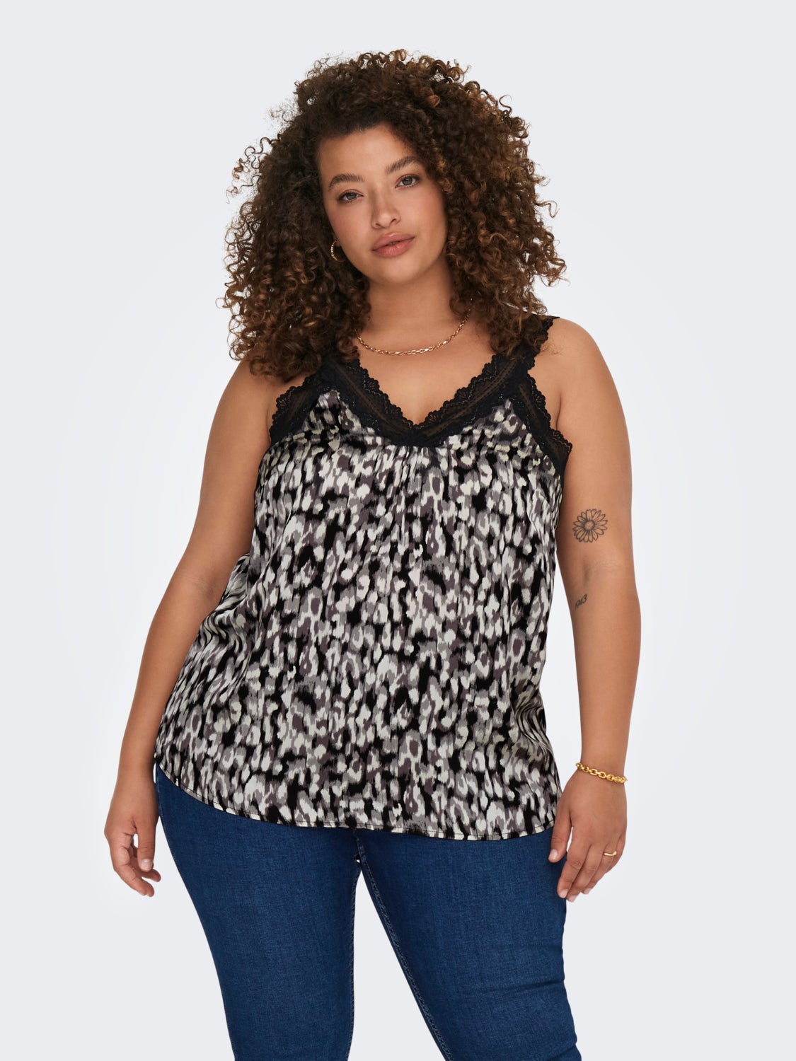 Curvy v-neck top with lace