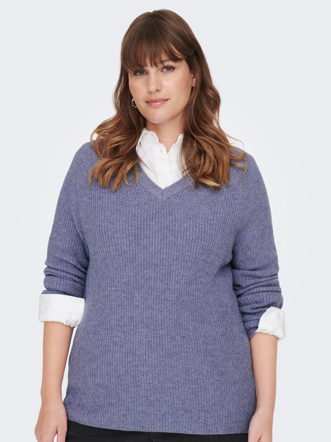 Curvy v-neck knitted pullover