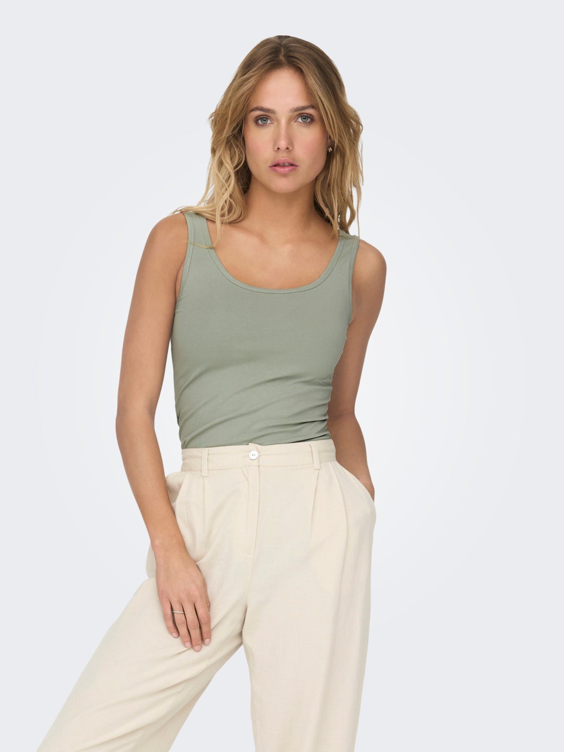Slim Fit U-Neck Tank-Top