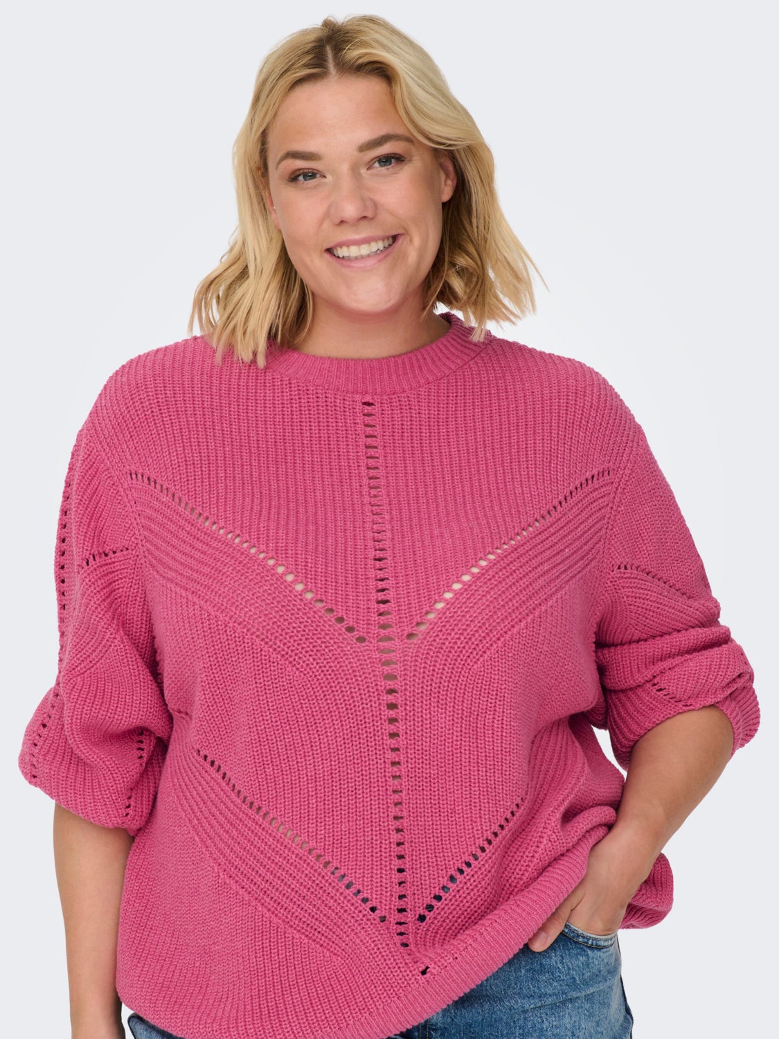 Curvy o-neck knitted pullover