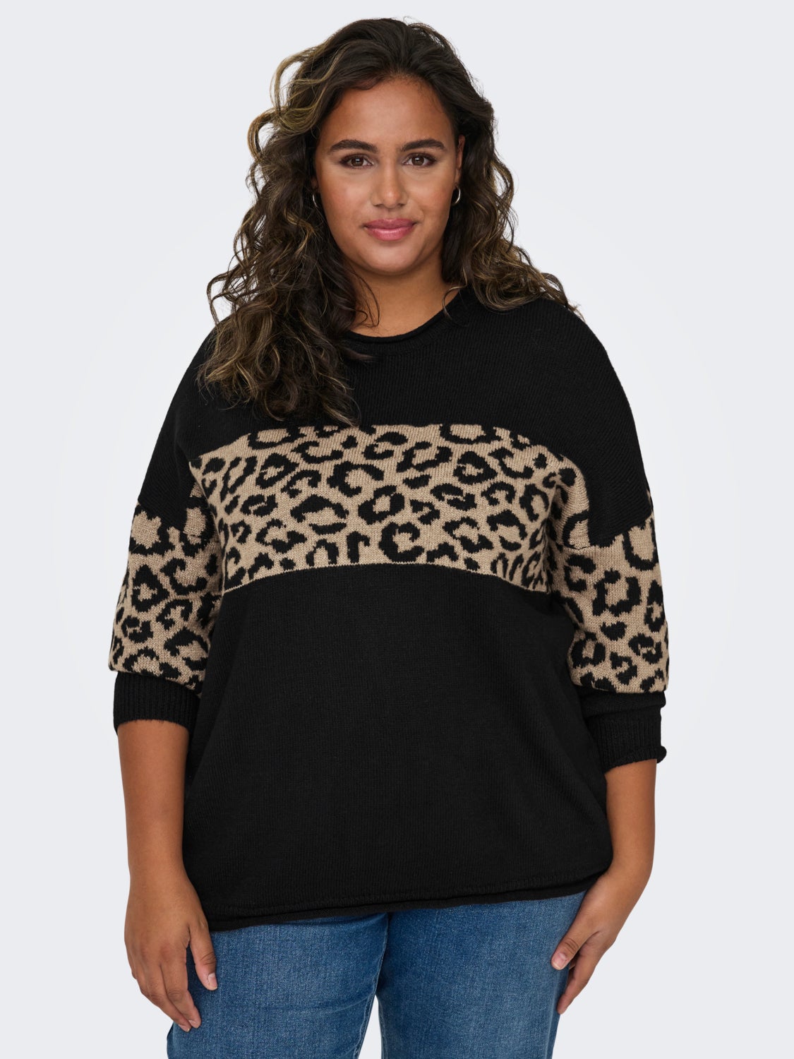 Curvy o-neck knitted pullover