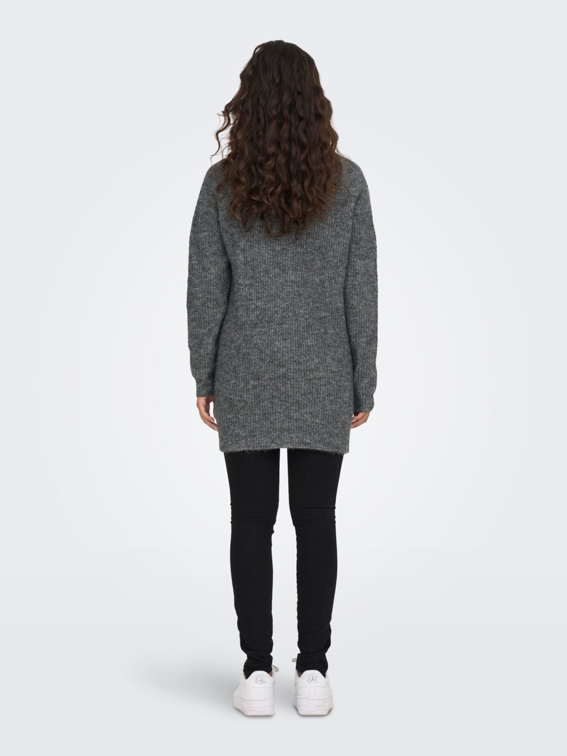 V-neck long knitted pullover
