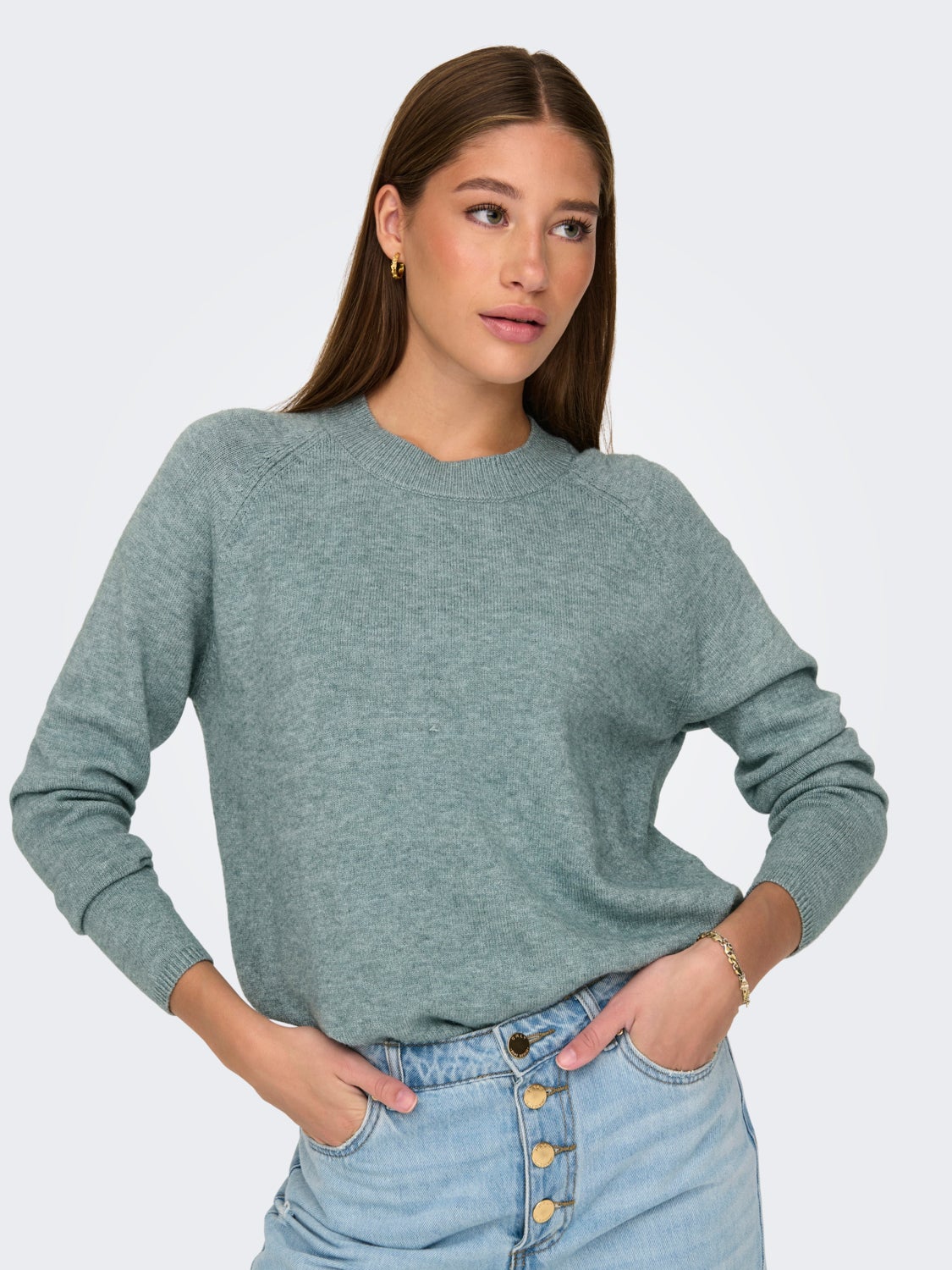 o-neck shirt with long sleeves