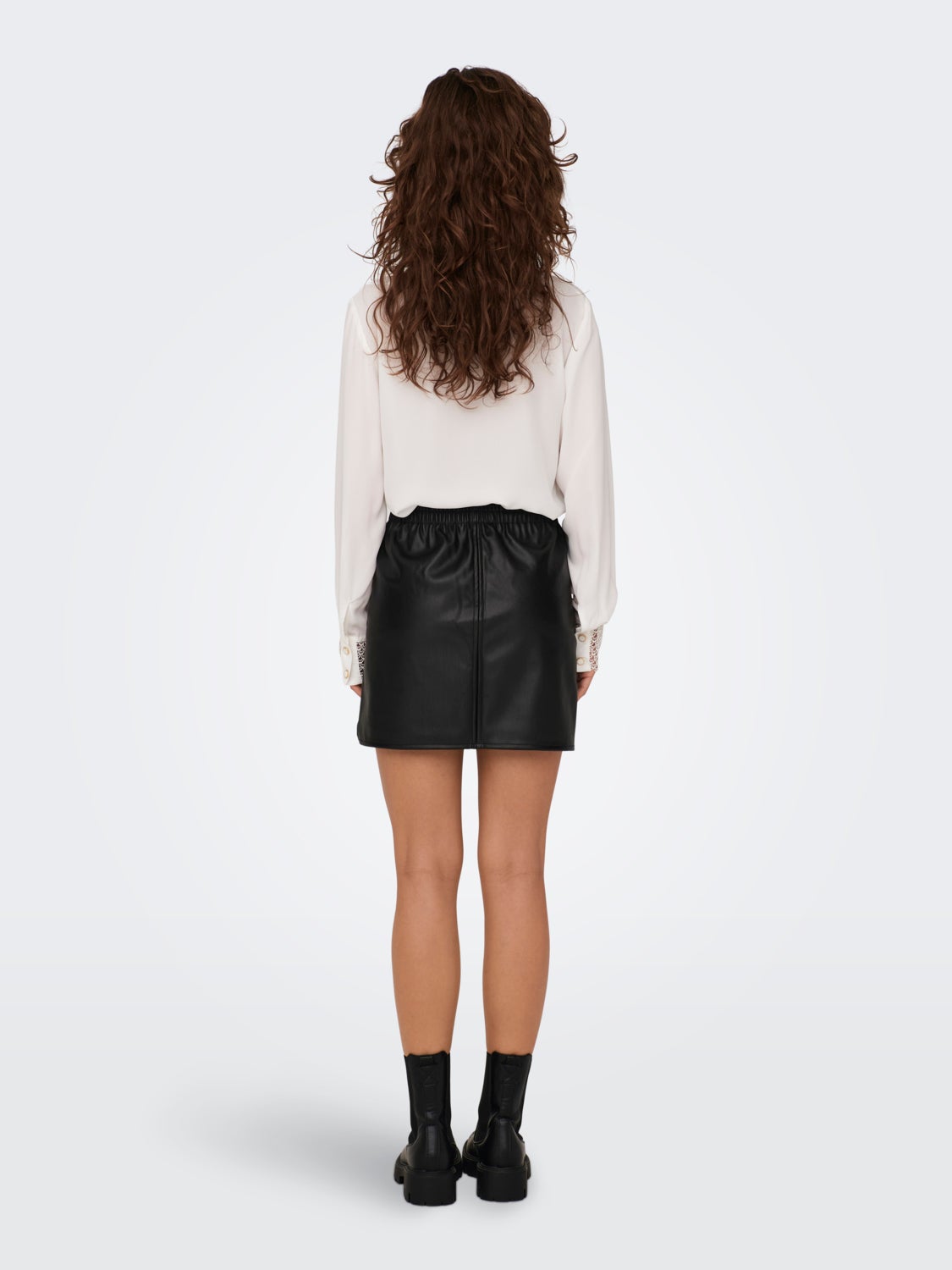 Skirt in faux leather