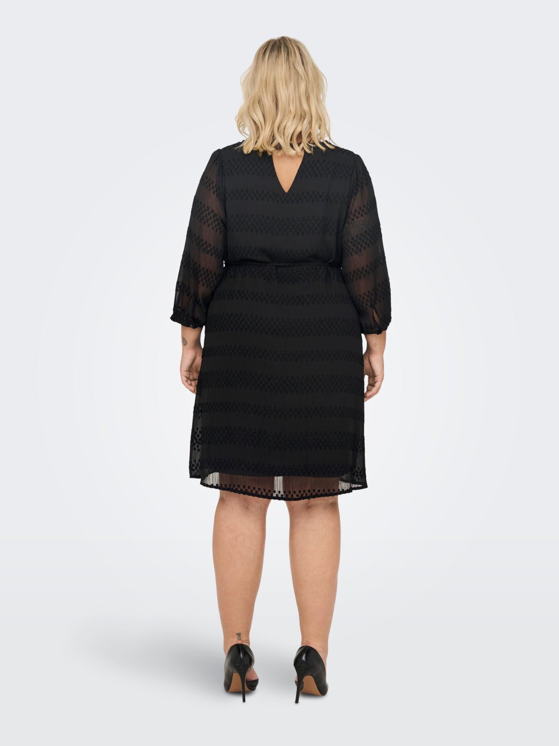 Curvy 3/4 sleeved knee Dress